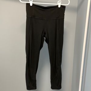 Black Athleta cropped legging. Capri length
